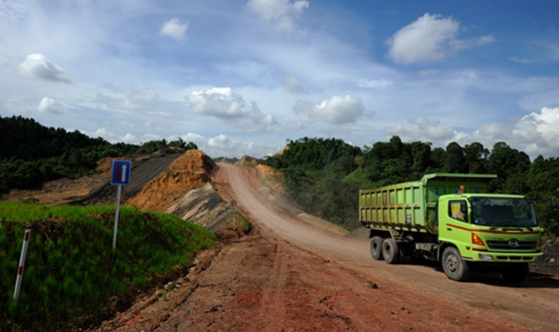Coal Hauling From Pit to ROM Stockpile